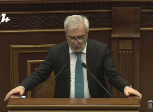 Необходимо встать на ноги; похороненные на Ераблуре не являются ничьей собственностью: Андраник Кочарян