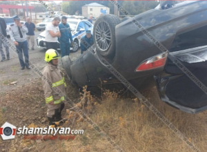 Բախումից հետո ոստիկանի վարած Mazda-ն գլխիվայր շրջվել է․ կան վիրավորներ