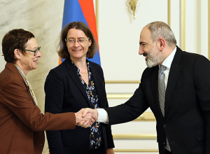 Փաշինյանն ընդունել է Իզաբել Դյումոնին և ԵԱՀԿ ՄԽ ֆրանսիացի համանախագահին