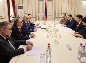 Совещание во главе с министром обороны