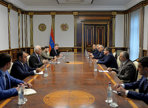 Արայիկ Հարությունյանի գլխավորած պատվիրակությունը հանդիպում է ունեցել ՀՀ նախագահի հետ