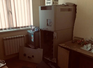 Հաթերքում սղոցով կտրելու եղանակով բանկոմատ են բացել՝ հափշտակելով շուրջ 8 մլն դրամ