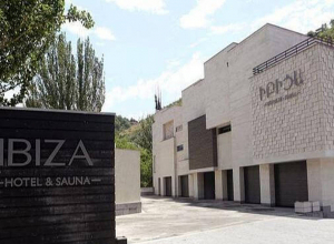 Օտարերկրա քաղաքացուհուն առևանգել, պահել են «Իբիցա» հյուրանոցում և ստիպել սեռական հարաբերություն ունենալ․ shamshyan.com