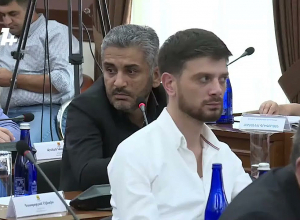 Спор на заседании Совета старейшин