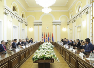 Մեր ինքնիշխան տարածքի որեւէ կտոր բանակցության ենթակա չէ, հայկական ժողովրդավարությունը՝ նույնպես. Էդուարդ Աղաջանյան