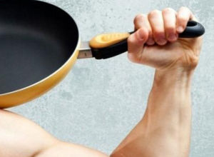 Վանաձորում 56-ամյա տղամարդը երկաթյա կաթսայով մի քանի անգամ հարվածել էր 38-ամյա տղամարդու գլխին․ ՔԿ