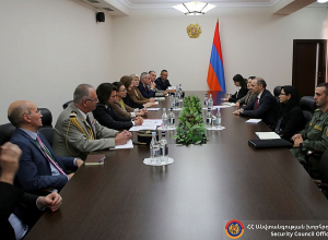 Секретарь СБ Армен Григорян встретился с делегацией Министерства вооружённых сил Франции