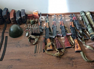 Մի խումբ քաղաքացիներ Գորիսի ՌՈ բաժին ինքնակամ հանձնել են 6 ինքնաձիգ, 2 «Մուխա» և մեծ քանակությամբ զինամթերք