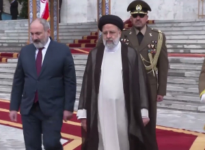 Официальная церемония встречи Пашиняна в Саадабадском дворце в Тегеране