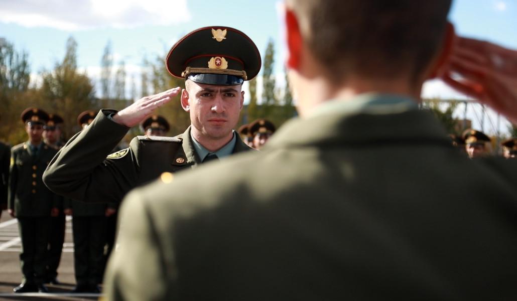 Պատիվ ունեմ-ի շրջանավարտ