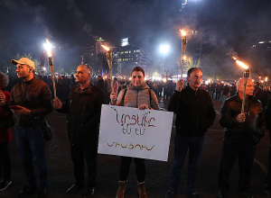 2020թ. նոյեմբերի 9-ի փաստաթուղթը պետք է դիտարկվի առ ոչինչ․ ԱԺԲ-ի ջահերով երթը դեպի ՀՀ-ում ՌԴ դեսպանատուն․ ՈՒՂԻՂ