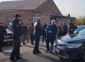 Պեմզաշենում մոր և 2 երեխաների սպանության կասկածանքով ձերբակալվել է 32-ամյա տղամարդ