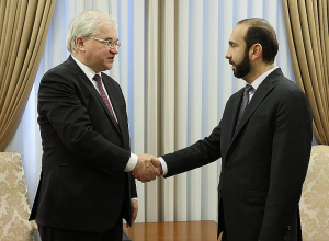 Глава МИД Арарат Мирзоян принял Игоря Ховаева