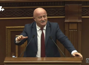 Мои внуки тратят 1000 драмов, выигрывают 200 драмов, вы только посмотрите на их сияющие глаза: Агазарян