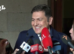 Нет ни российского, ни американского варианта: есть азербайджанский и армянский варианты мирного договора