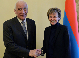 Ваагн Хачатурян провел рабочий обед с Мишлин Кальми-Рей