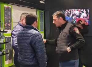 Мужчина, вооруженный ножом, был нейтрализован: подробности разбойничьего нападения в Аване