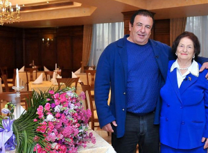 Թո՛ղ աշխարհի բոլոր մայրերը ապրեն երկար՝ իրենց զավակների կողքին. Ծառուկյանի շնորհավորանքը մորը