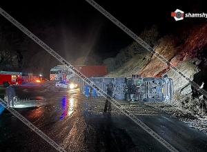 Սյունիքում իրանական համարանիշներով բեռնատար է կողաշրջվել․ Shamshyan.com