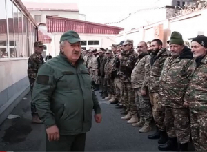 Нам некуда отступать, ребята: Сасун Микаелян - батальону СДЕ, идущему к границе