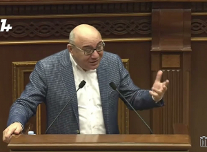 Վաղը ապտակ ենք ստանալու․ Գուրգեն Արսենյան