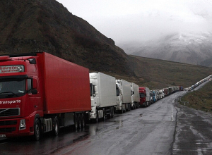 Լարսը փակ է բեռնատարների համար