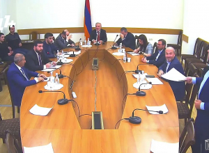 «Բոլոր փիլիսոփաները գերեզմանում շուռ եկան»․ թեժ քննարկում հանձնաժողովում