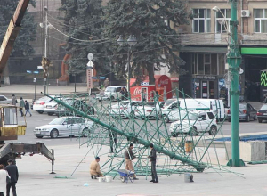 Մեկնարկել են Գյումրու գլխավոր եղևնու տեղադրման աշխատանքները