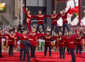 Հայկական բերդ պարը ներկայացվել է Հոլիվուդի Սուրբ Ծննդյան շքերթի ընթացքում