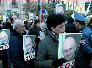 Բողոքի երթ՝ Վարուժան Ավետիսյանին Նուբարաշենի բանտից հիվանդանոց տեղափոխելու պահանջով․ ՈւՂԻՂ