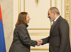 Премьер-министр провёл прощальную встречу с послом США в Армении Линн Трейси