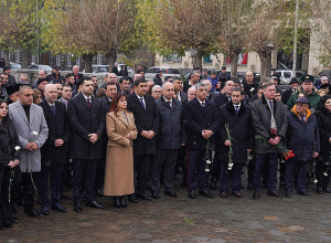 Вице-премьер РА Амбарцум Матевосян почтил память жертв Спитакского землетрясения