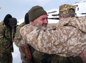 Члены СДЕ на различных боевых позициях