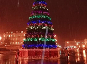 Ստեփանակերտի քաղաքապետարանը հրավիրում է մասնակցելու տոնածառի լույսերի վառման արարողությանը