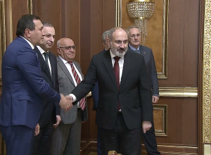 Փաշինյանը հանդիպել է արտախորհրդարանական քաղաքական ուժերի հետ