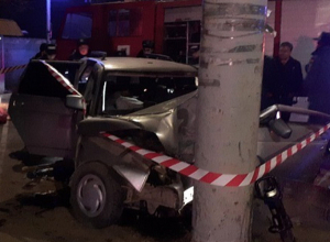 Գյումրիում մեքենան դուրս է եկել ճանապարհի երթևեկելի գոտուց, բախվել էլեկտրասյանը․ վարորդը տեղում մահացել է