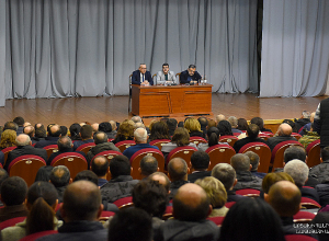 Հարությունյանը հանրության ներկայացուցիչներին ներկայացրել է Արցախի շրջափակման պատճառով ստեղծված իրավիճակը