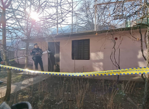 Վանաձորում 34-ամյա կնոջ դին գտել էին պարանոցին կտրած, ծակած վերքով․ կա ձերբակալված