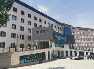 «Սբ․ Գրիգոր Լուսավորիչ» ԲԿ-ում 7-ամյա տղա է մահացել, հարազատները սկսել են կոտրել հիվանդանոցի գույքը․ shamshyan.com