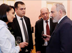 Իրենք հենց չեմպիոն դարձան, դեռ չվերադարձած, օդանավի մեջ՝ արդեն կառավարությունում գործընթացը սկսվելու է.Փաշինյան