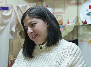 Сирийская армянка Анита Папа Пилавян занимается изготовлением и продажей изделий ручной работы на родине