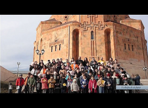 Այսօր Արցախի բոլոր կիրակնօրյա դպրոցների սաները եկեղեցի են գնացել՝ միասնական աղոթքին մասնակցելու