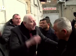 Վիճաբանություն Ֆիրդուսում բնակիչների և հարկադիր կատարողների միջև. Ուղիղ