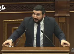 Բա Իշխան Սաղաթելյանը խի էր վարչապետի նկարով երեխեքի ման գալիս, որ հետները նկարվեր, ռեյթինգը բարձրանա