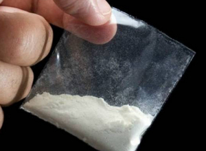 Դպրոցի մոտ թմրանյութ է իրացրել 2 տղամարդկանց