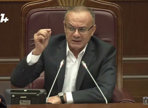 Мы блестящим образом принесли войну, блестящим образом сдали Арцах, позиции тоже довели до блеска и отдали