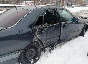 Մեքենան բախվել է սյանը