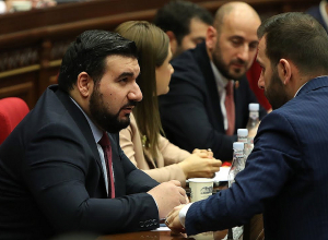 ԱԺ-ն քննարկում է Սեյրան Օհանյանին եւ Արմեն Չարչյանին մանդատից զրկելու հարցը․ ՈՒՂԻՂ