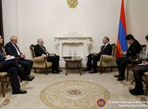 Армен Григорян и Игорь Ховаев обсудили блокаду Лачинского коридора Азербайджаном и возникший гуманитарный кризис