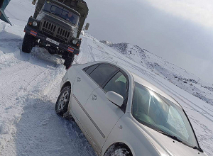 Փրկարարներն արգելափակումից դուրս են բերել ավտոմեքենաները